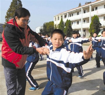八段锦进内地校园 受师生欢迎