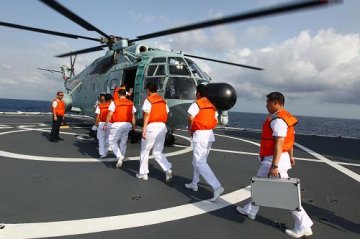 “和平方舟”号医院船继续为护航官兵提供医疗服务