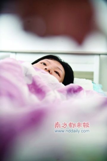 孕妇凌晨腹痛医生睡觉未到 将孩子生在马桶中
