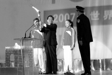 中国迎来特奥会圣火