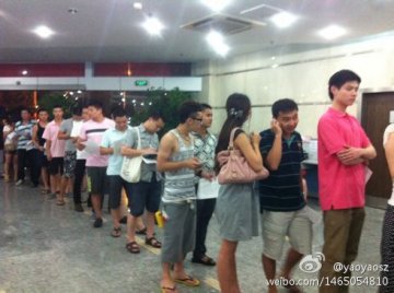 感动：温州动车事故200市民自发前往血液中心献血