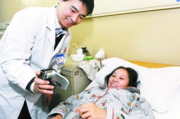 母亲捐肾救治4岁患尿毒症儿子