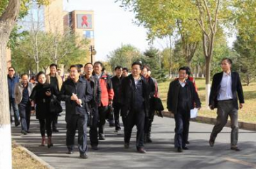 国家行政学院厅局级公务员任职班师生莅临中心调研