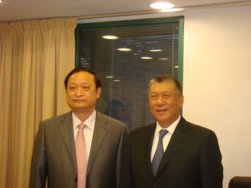 澳门特别行政区行政长官何厚铧会见王国强