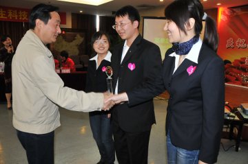 重温党的历史 学习党的知识 以实际行动向建党90周年献礼