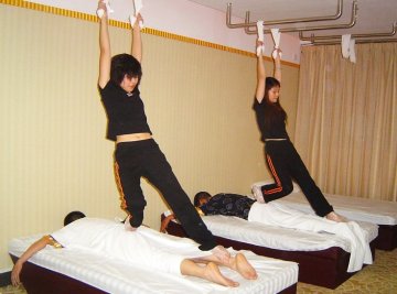 令人瞠目的泰式按摩