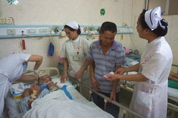海南省农垦总医院自发为贫困患者捐款