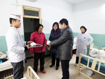 邯郸市中医院领导为基层送温暖