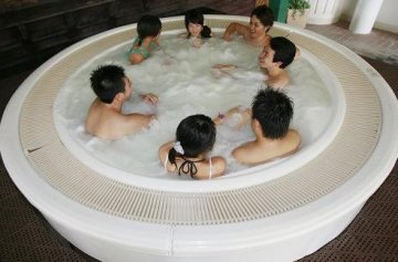 日本男女混浴盛行 古老习俗导致女性被骚扰