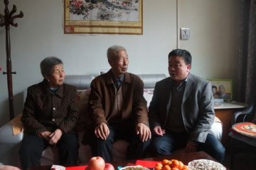 省荣复军人第二医院领导春节前看望慰问在院离休干部、困难党员、职工和轰轰烈烈属
