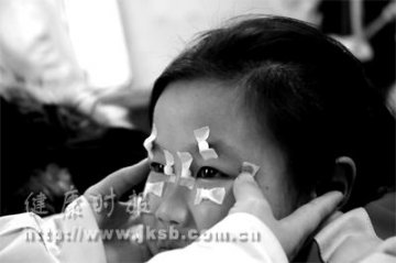 治疗近视成小学生作业