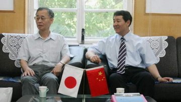 杨宝峰校长会见日本熊本大学山村研一教授