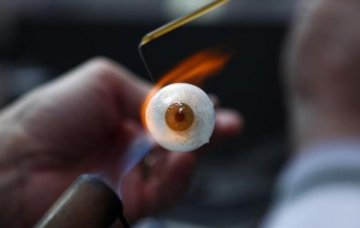 医学探秘：人工眼球制作全过程