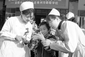 亲情护理·感动服务 让护理品牌“靓”起来——潍坊市益都中心医院开展优质护理服务示范工程纪实<BR/>
