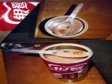 银鹭罐装八宝粥，喝出死苍蝇？