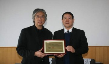 杨宝峰校长会见加拿大北哥伦比亚大学陈庆文教授