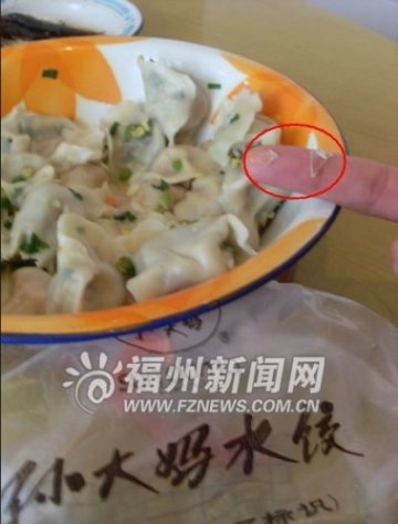 孙大妈水饺竟吃出玻璃碴 厂商称将进一步调查