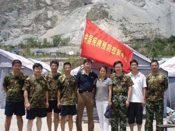 我中心赴汶川挂职干部前往中心驻地