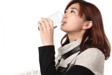 小便深黄色暗示缺水 揭身体缺水的19个信号
