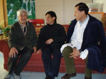 院校党委副书记林长胜走访慰问院所老干部