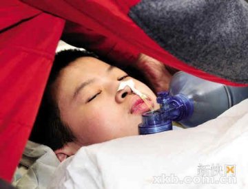 男子自制ICU病房救子续：最快明日进行手术