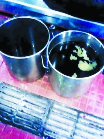 火锅店黑幕：锅底有老鼠屎 厨师不吃红油锅