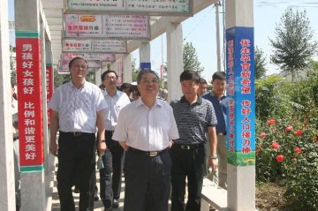 第十一届全国政协副主席、中国人口文化促进会会长李金华赴宁夏调研考察