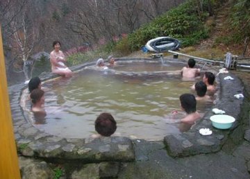 日本男女混浴盛行 古老习俗导致女性被骚扰