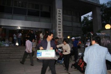 第二批抗震救灾防病应急队31人出发