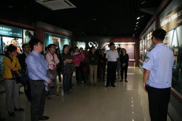 人发中心组织干部职工参观北京市廉政教育基地