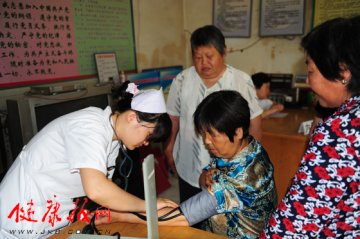 北京小汤山医院临床党支部下乡为100余名群众义诊