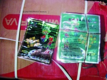黑作坊厕所旁加工毛肚 自称系“全市最干净”