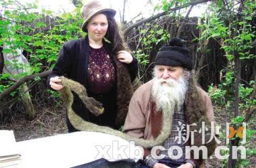 夫妇与世隔绝生活21年16年未曾洗澡