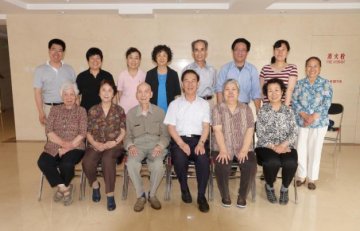 营养食品所第八离退休党支部召开组织生活会