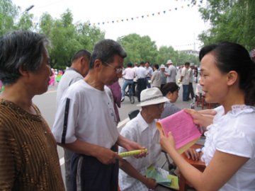 我市举办大型城镇居民基本医疗保险宣传活动