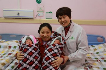 黄石市爱康医院李院长为患者托起希望的明天