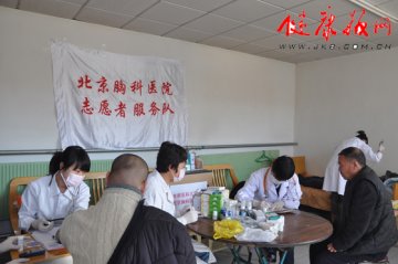 北京胸科医院团委到于家务敬老院开展志愿服务活动