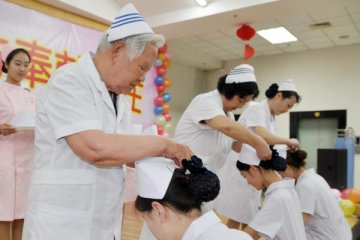白衣天使：天使人生色彩 爱与奉献同在