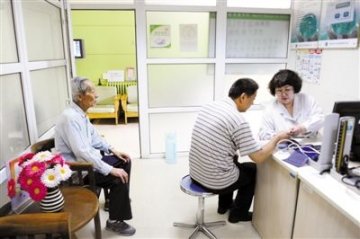 北京社区家庭医生 “一对一”守护居民健康