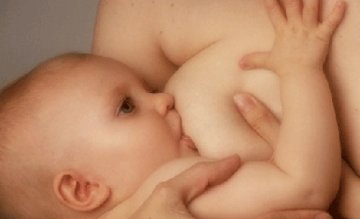 让人动容的母乳喂养温馨时刻
