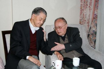 路志正教授与我校周仲瑛教授、干祖望教授会面