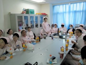 北京博爱医院急诊科举办读书报告会