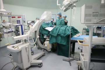 解放军第309医院：“不开刀”，90度的弯腰挺直了