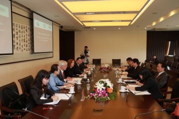 中医孔子学院首届理事会第四次全体会议在我校召开