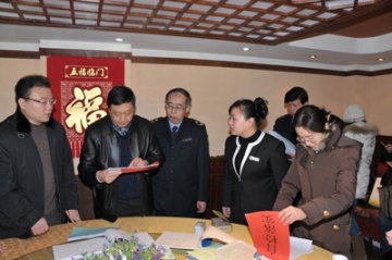 北京市卫生局毛羽副局长带队检查春节餐饮服务食品安全