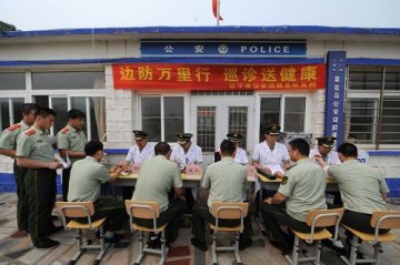 边防医疗队赴岛义诊送健康