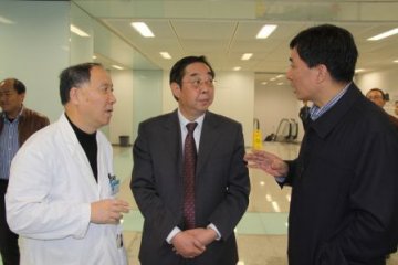 许仲梓副市长视察鼓楼医院新大楼