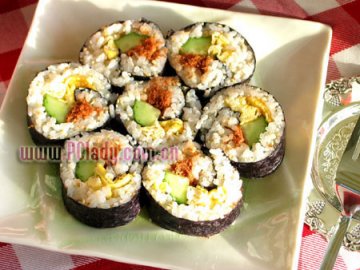 清淡宜人肉松紫菜卷