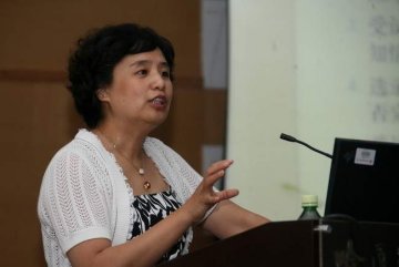 尹 梅教授在“哈医大学术论坛”作学术报告