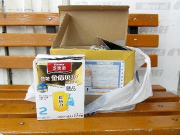 多美滋赠品奶粉有虫子 忠实顾客“很受伤”